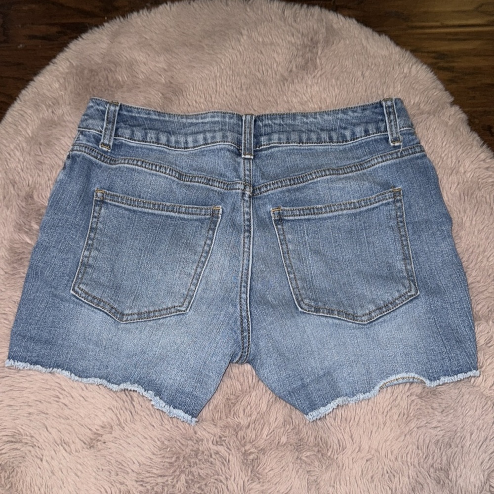Maurices denim cutoff shorts women’s blue jean distressed casual shorts size 6 - Picture 3 of 7